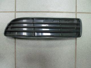 Запчасть заглушка бампера передняя левая Audi A4