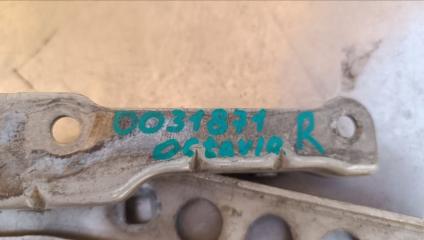 Петля капота правая Octavia A5 2004-2013