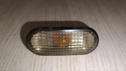 Фото запчасти поворотник Volkswagen Passat Б/У запчасть Запчасть поворотник Volkswagen Passat