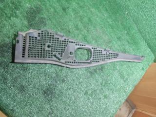 Фото запчасти решетка стеклоочистителя передняя правая Renault logan Б/У запчасть Запчасть решетка стеклоочистителя передняя правая Renault logan