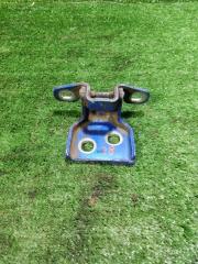 Петля двери Renault logan