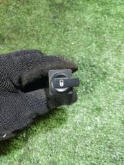 Запчасть кнопка блокировки дверей Citroen C4