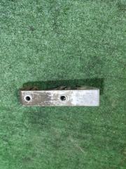 Запчасть кронштейн крепления стабилизатора передний Porsche Cayenne 2006