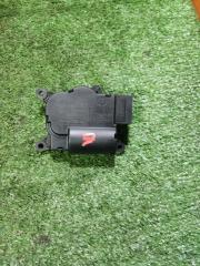 Запчасть моторчик заслонки печки Porsche Cayenne 2006