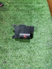 Запчасть моторчик заслонки печки Porsche Cayenne 2006