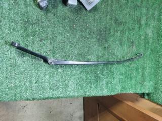 Запчасть поводок стеклоочистителя правый Audi A6