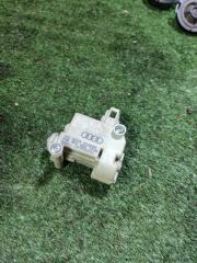 Запчасть активатор лючка бензобака Audi A6 2006