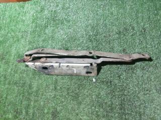 Запчасть петля капота левая Mercedes Benz