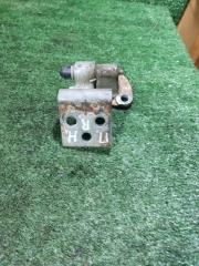 Запчасть петля двери передняя правая Mercedes Benz