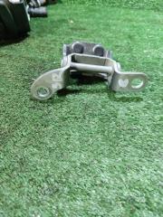 Фото запчасти петля двери задняя правая Geely Emgrand EC7 2014 Б/У запчасть Запчасть петля двери задняя правая Geely Emgrand EC7 2014