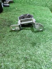 Фото запчасти петля двери задняя левая Geely Emgrand EC7 2014 Б/У запчасть Запчасть петля двери задняя левая Geely Emgrand EC7 2014