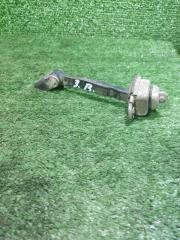 Запчасть ограничитель двери задний правый Skoda Octavia