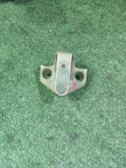 Фото запчасти ответная часть замка двери Ford Mondeo Б/У запчасть Запчасть ответная часть замка двери Ford Mondeo