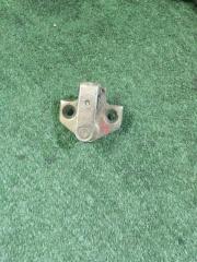 Фото запчасти ответная часть замка двери Ford Mondeo Б/У запчасть Запчасть ответная часть замка двери Ford Mondeo