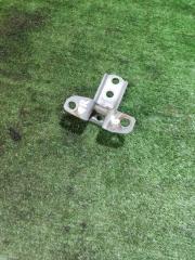 Фото запчасти петля двери передняя правая Haima M3 2014 Б/У запчасть Запчасть петля двери передняя правая Haima M3 2014