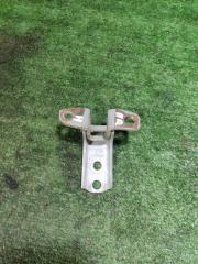 Фото запчасти петля двери передняя правая Haima M3 2014 Б/У запчасть Запчасть петля двери передняя правая Haima M3 2014