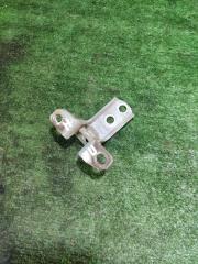 Фото запчасти петля двери передняя левая Haima M3 2014 Б/У запчасть Запчасть петля двери передняя левая Haima M3 2014