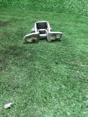 Фото запчасти петля двери задняя правая Haima M3 2014 Б/У запчасть Запчасть петля двери задняя правая Haima M3 2014