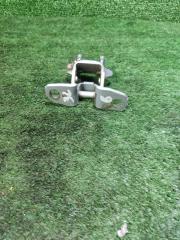 Фото запчасти петля двери задняя левая Haima M3 2014 Б/У запчасть Запчасть петля двери задняя левая Haima M3 2014