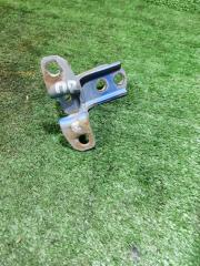 Фото запчасти петля двери передняя правая Haima M3 2014 Б/У запчасть Запчасть петля двери передняя правая Haima M3 2014