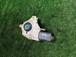 Фото запчасти моторчик стеклоподъемника задний правый Land Rover Discovery 2006 Б/У запчасть Запчасть моторчик стеклоподъемника задний правый Land Rover Discovery 2006