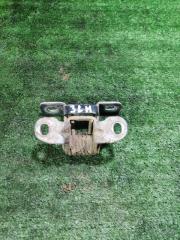 Фото запчасти петля двери багажника задняя левая Land Rover Discovery 2006 Б/У запчасть Запчасть петля двери багажника задняя левая Land Rover Discovery 2006