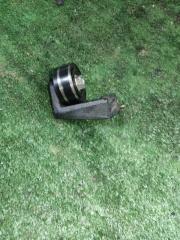 Фото запчасти кронштейн Toyota Land Cruiser 2008 Б/У запчасть Запчасть кронштейн Toyota Land Cruiser 2008