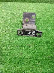 Фото запчасти петля двери передняя левая Cadillac DeVille 2000 Б/У запчасть Запчасть петля двери передняя левая Cadillac DeVille 2000