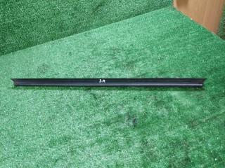 Фото запчасти уплотнитель стекла двери задний правый Jeep Grand Cherokee 2012 Б/У запчасть Запчасть уплотнитель стекла двери задний правый Jeep Grand Cherokee 2012