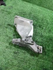 Запчасть кронштейн двигателя правый Nissan Fuga