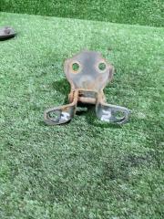 Запчасть петля двери передняя левая Mazda Premacy 2000