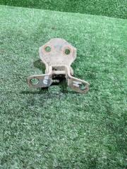 Запчасть петля двери передняя правая Mazda Premacy 2000