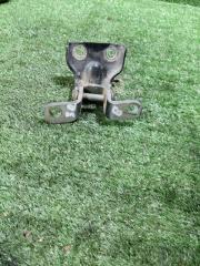 Запчасть петля двери задняя правая Mazda Premacy 2000