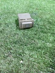 Запчасть кнопка Mazda Premacy 2000