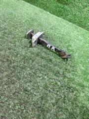 Фото запчасти ограничитель двери передний правый Hyundai Tucson 2008 Б/У запчасть Запчасть ограничитель двери передний правый Hyundai Tucson 2008