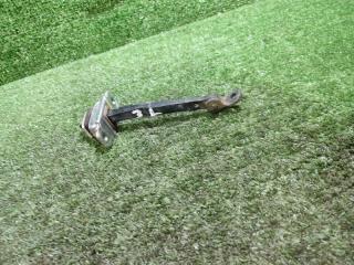 Фото запчасти ограничитель двери задний левый Hyundai Tucson 2008 Б/У запчасть Запчасть ограничитель двери задний левый Hyundai Tucson 2008