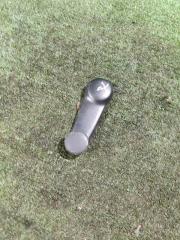 Фото запчасти ручка стеклоподъемника задняя левая Nissan Almera 2013 Б/У запчасть Запчасть ручка стеклоподъемника задняя левая Nissan Almera 2013