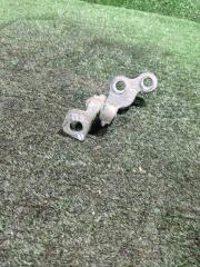 Петля двери передняя правая Ford Focus 2005