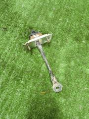 Фото запчасти ограничитель двери задний левый Great Wall Hover 2011 Б/У запчасть Запчасть ограничитель двери задний левый Great Wall Hover 2011