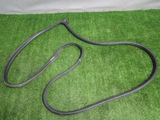 Запчасть уплотнитель двери передний правый Mitsubishi ASX 2013