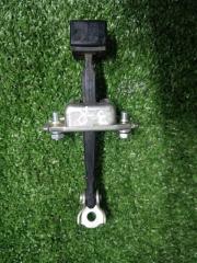 Запчасть ограничитель открывания двери задний правый Mitsubishi ASX 2013