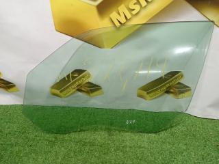 Запчасть стекло двери переднее левое Chrysler 300C 2006