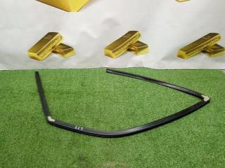 Запчасть уплотнитель стекла двери передний левый Chrysler 300C 2006