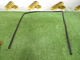 Запчасть уплотнитель стекла двери передний правый Toyota Alphard 2004