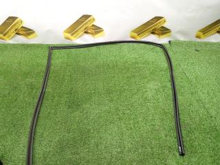 Запчасть уплотнитель стекла двери передний правый Toyota Alphard 2004