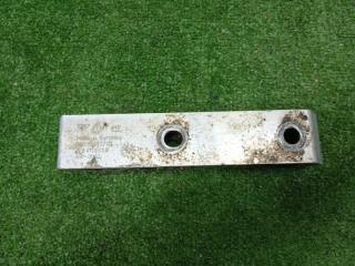 Запчасть кронштейн крепления стабилизатора передний Porsche Cayenne S 2010