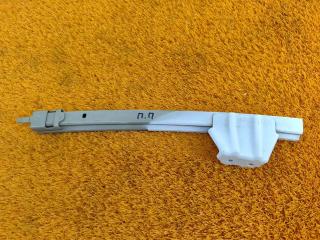 Запчасть направляющая стекла двери передняя правая Toyota Camry 2019