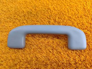 Запчасть ручка потолка передняя правая Toyota Camry 2019