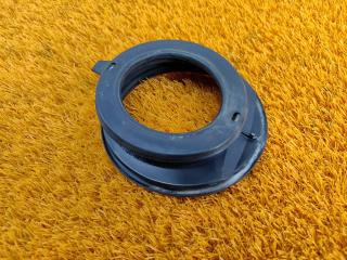 Запчасть уплотнитель лючка бензобака Toyota Camry 2019