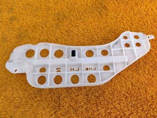 Запчасть кронштейн ковролина левый Toyota Camry 2019